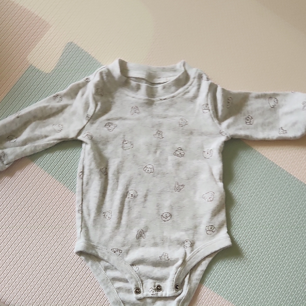 💙6M Long-Sleeve Light Gray Baby One-Piece Bodysuit